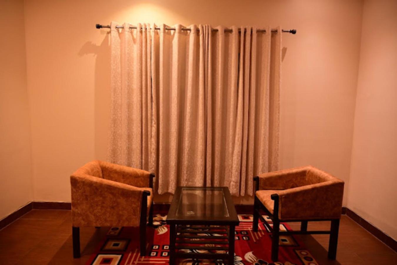 Hotel Gayatri Palace Lucknow Bagian luar foto