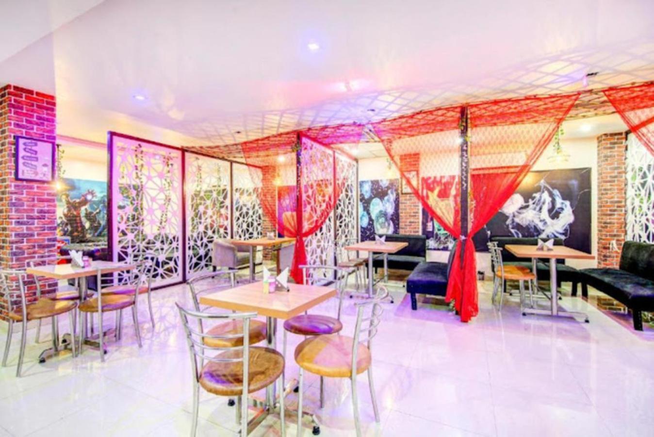 Hotel Gayatri Palace Lucknow Bagian luar foto