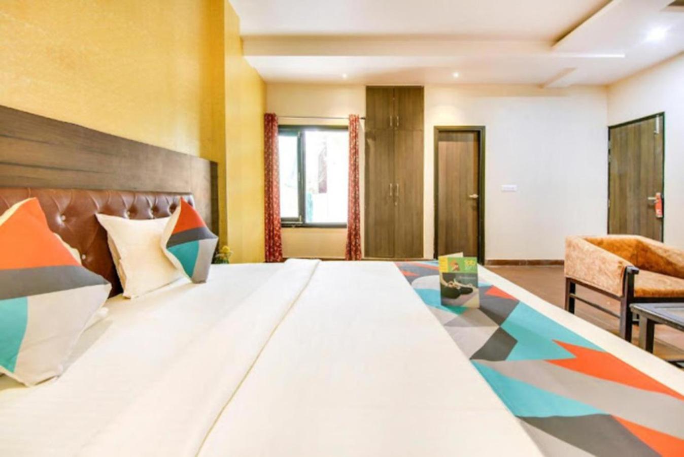 Hotel Gayatri Palace Lucknow Bagian luar foto